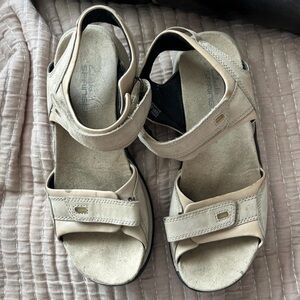 Clarks Springers Leather Comfort Sandals Womens 8M Beige Adjustable Walking